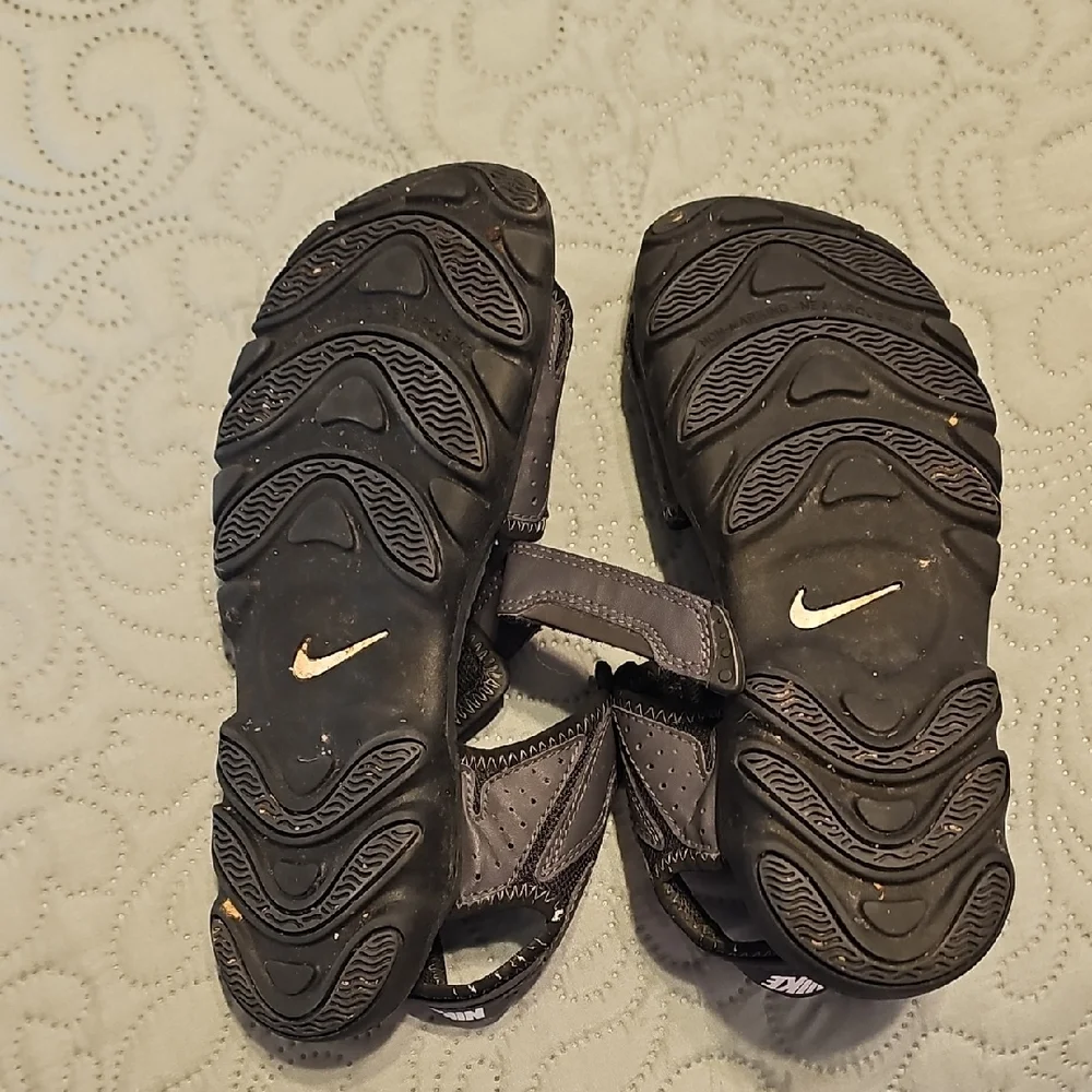 Nike Black and Gray Strapped Sandals